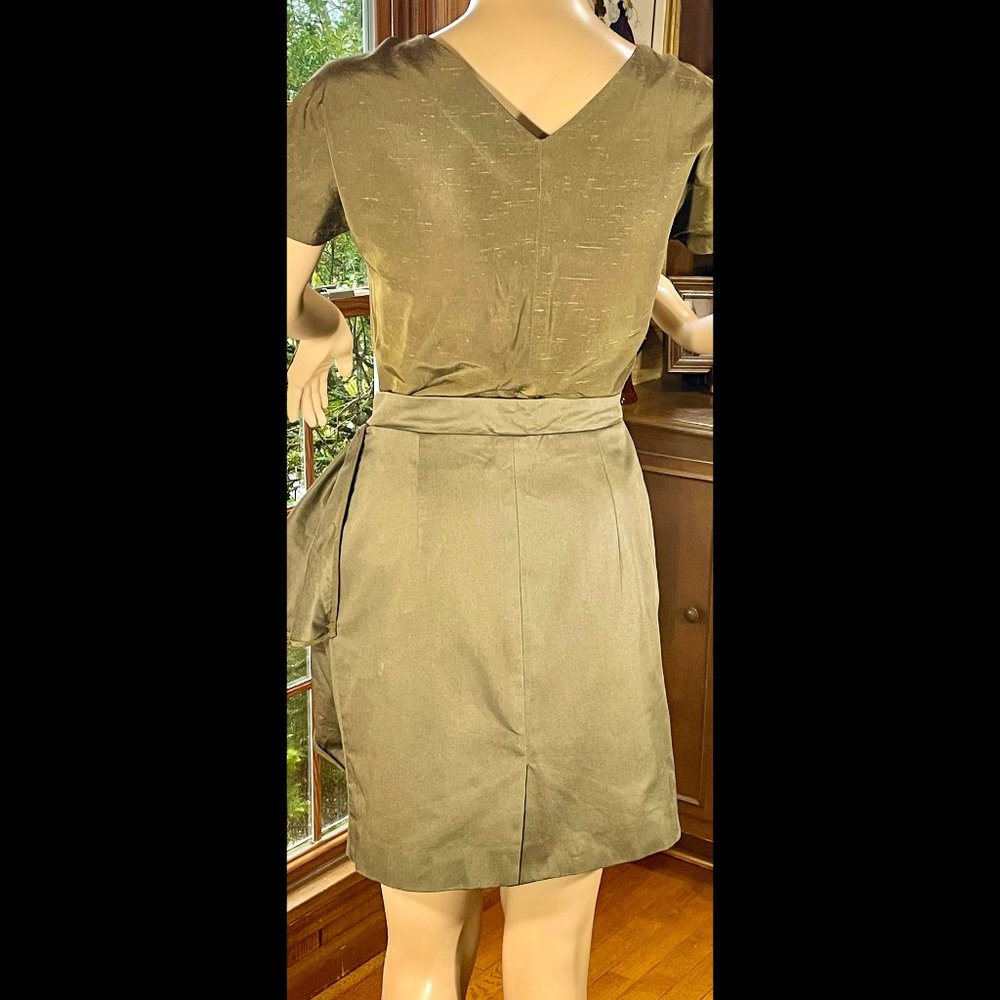 ▪️CARVEN▪️Green Ruffle Accent Exposed Zipper Asymmetric Dress - Picture 2 of 7
